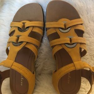 Easy Spirit sandals Brand New size 9M